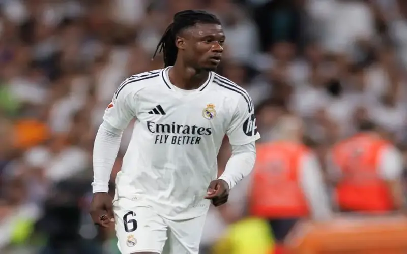 كامافينجا يعتذر لمشجعي ريال مدريد بعد طرده أمام بايرن ميونخ